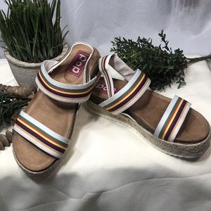 POP platform rainbow women’s 7.5 sandal